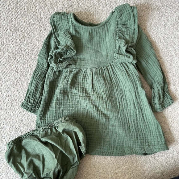 12-18 Month Toddler Girl Dress Bundle- Old Navy, Carter’s, Cat & Jack - Picture 9 of 10